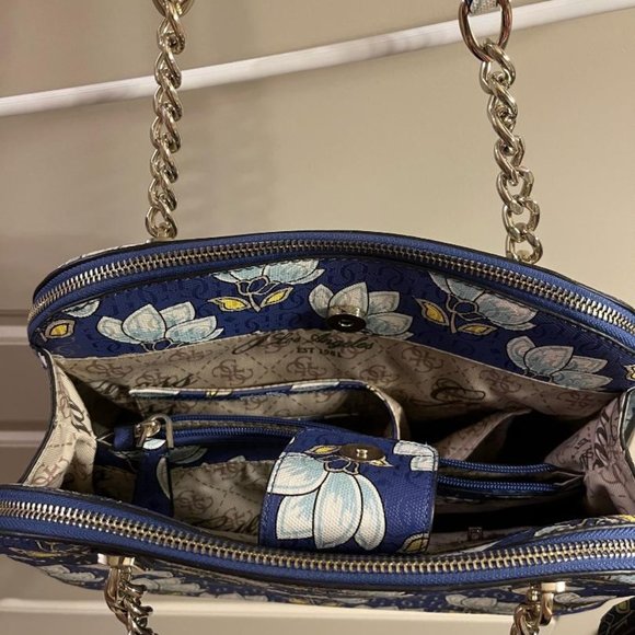 GUESS Purse - Picture 4 of 11